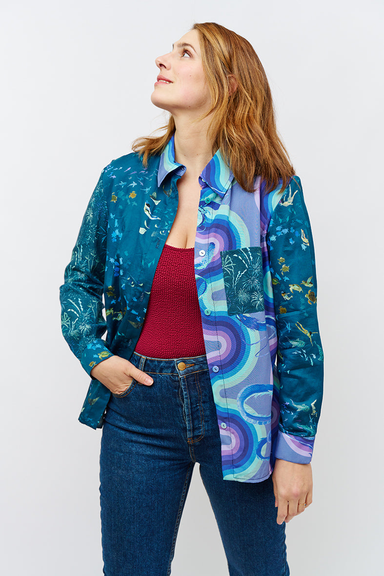 Sur-chemise upcyclée en patchwork Lagon / Feux d'artifice / Dragons