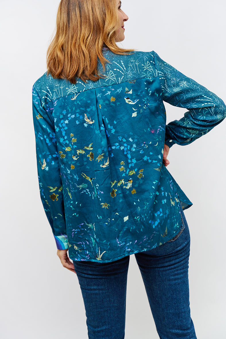 Sur-chemise upcyclée en patchwork Lagon / Feux d'artifice / Dragons
