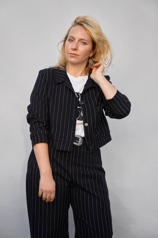 Blouson crop oversize "Groom" en tissage "Soprano d'été" noir rayé blanc
