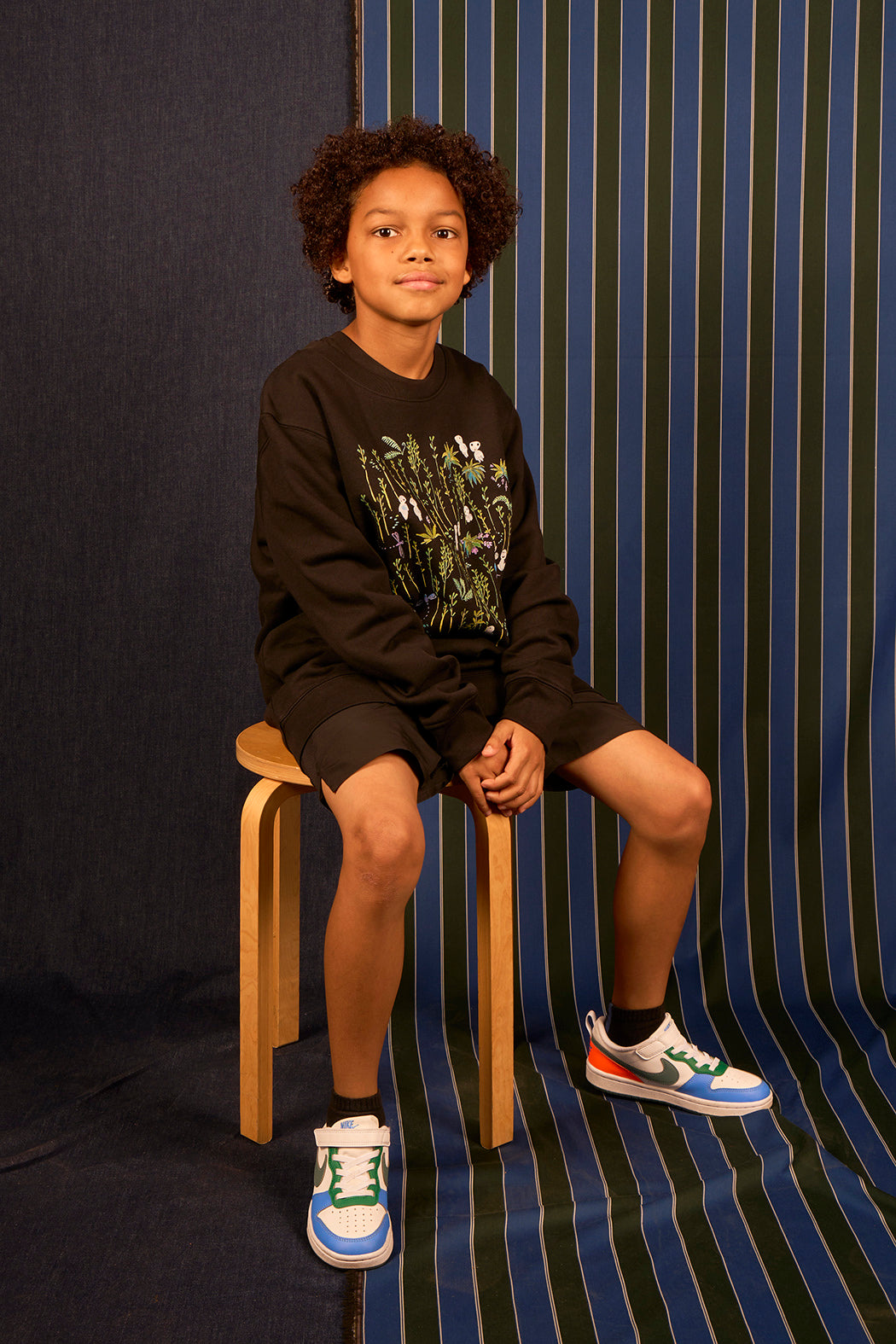 Sweat bébé fond bleu marine et enfant fond noir motif 