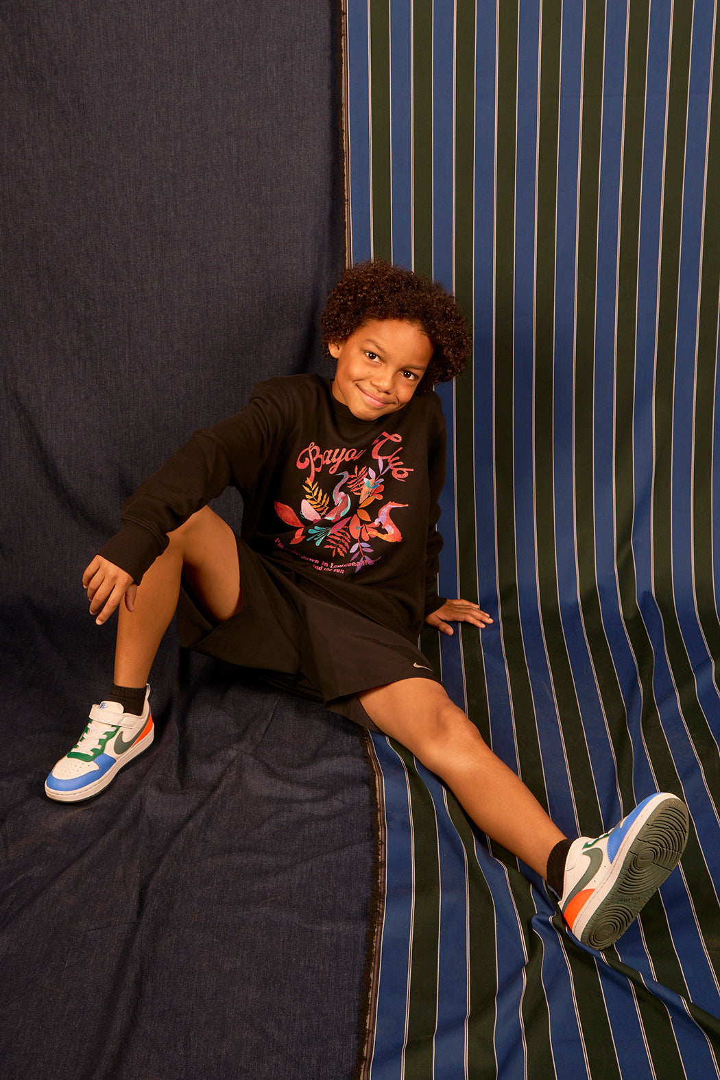 Sweat bébé fond bleu marine et enfant fond noir motif 