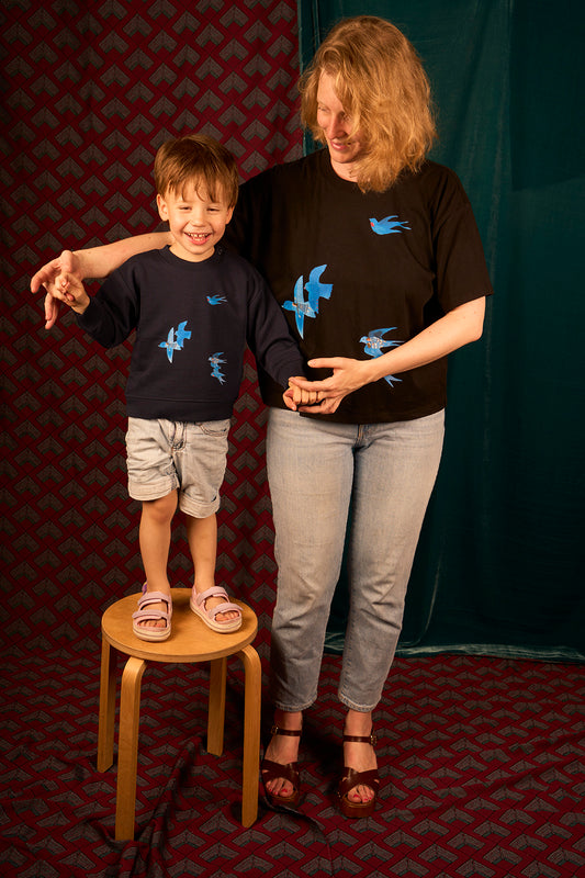 Sweat bébé fond bleu marine et enfant fond noir motif "oiseaux"