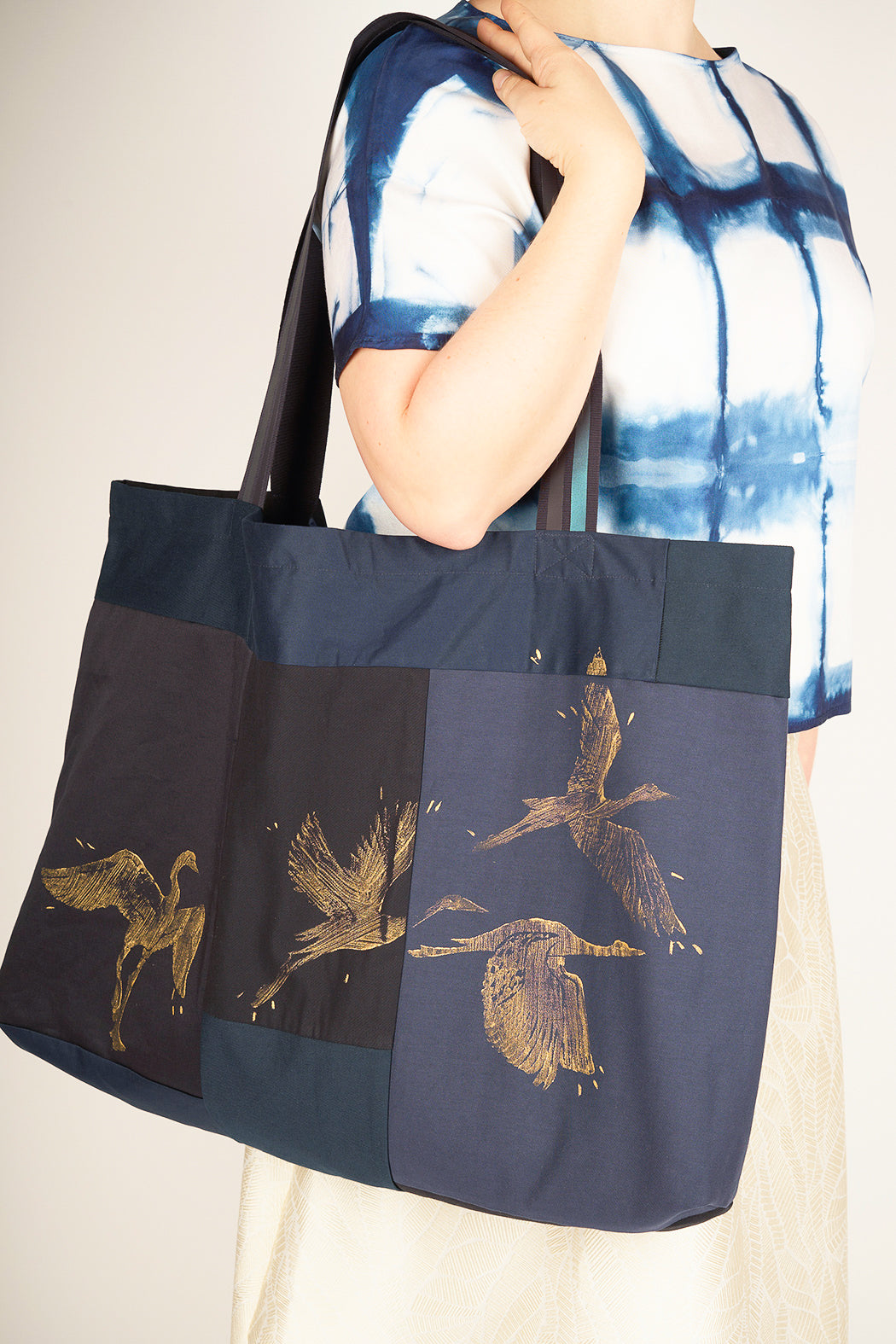 Cabas géant en patchwork de chutes minuit* imprimé d'or édition limitée à 8 exemplaires