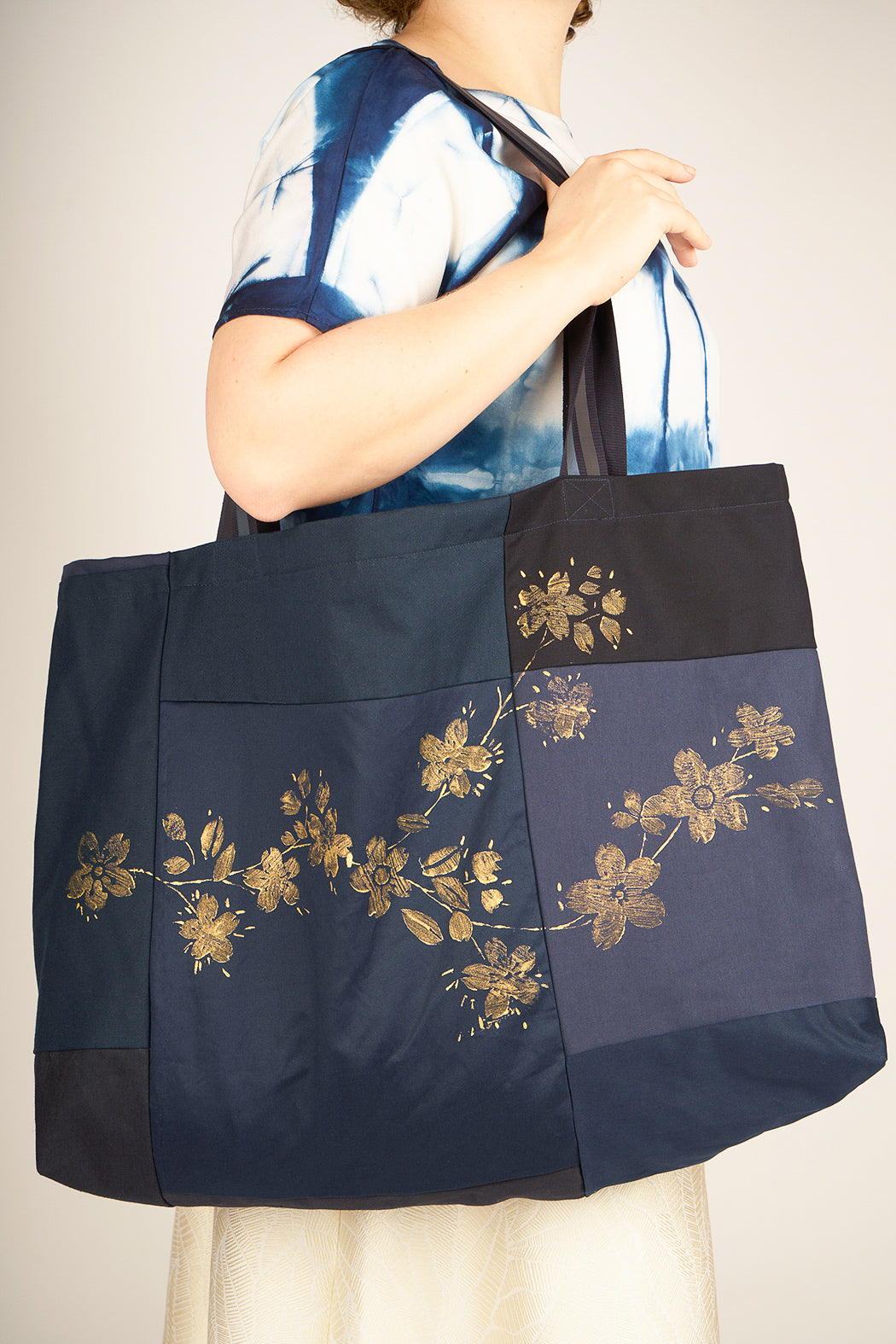 Cabas géant en patchwork de chutes minuit* imprimé d'or édition limitée à 8 exemplaires