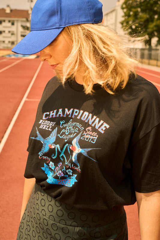 T-shirt supportrice large crop coupe boxy "Championne league" fond noir
