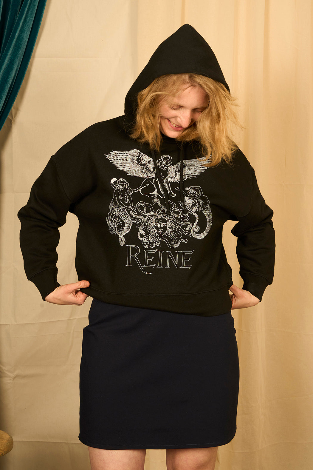 Sweat hoodie à capuche large crop coupe boxy motif 