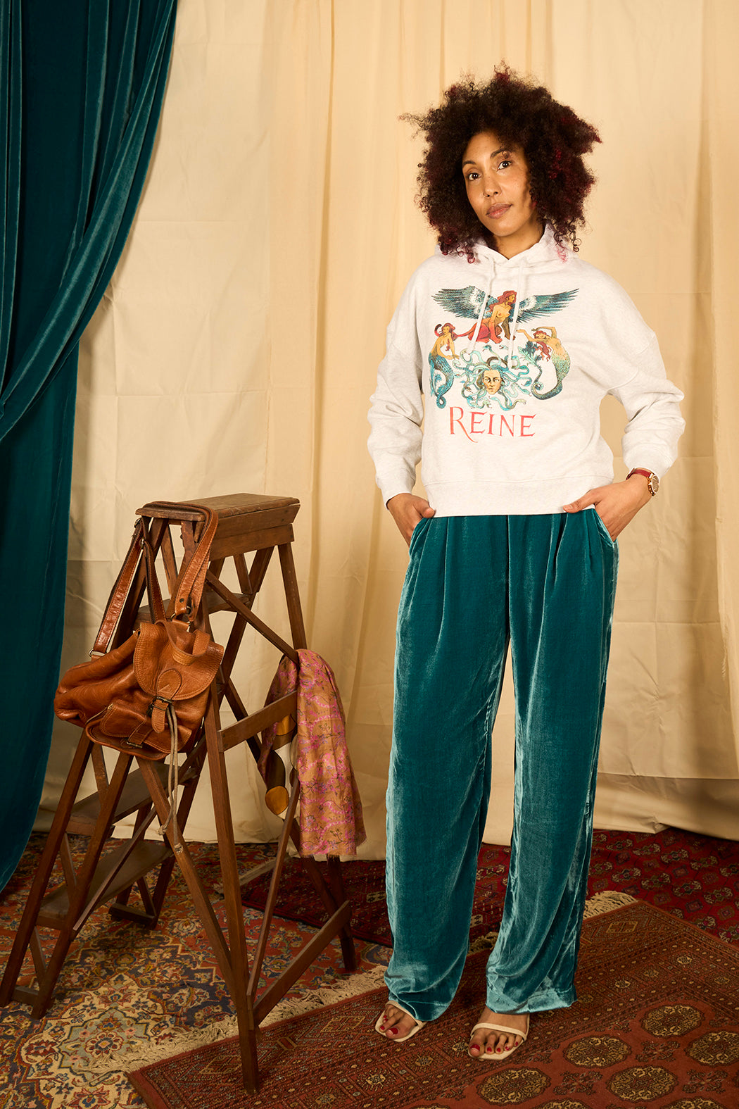 Sweat hoodie à capuche large crop coupe boxy motif 