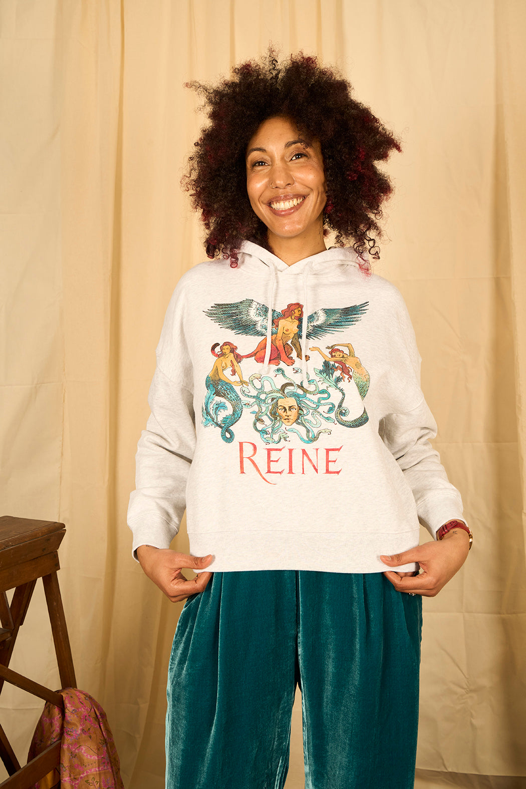 Sweat hoodie à capuche large crop coupe boxy motif 