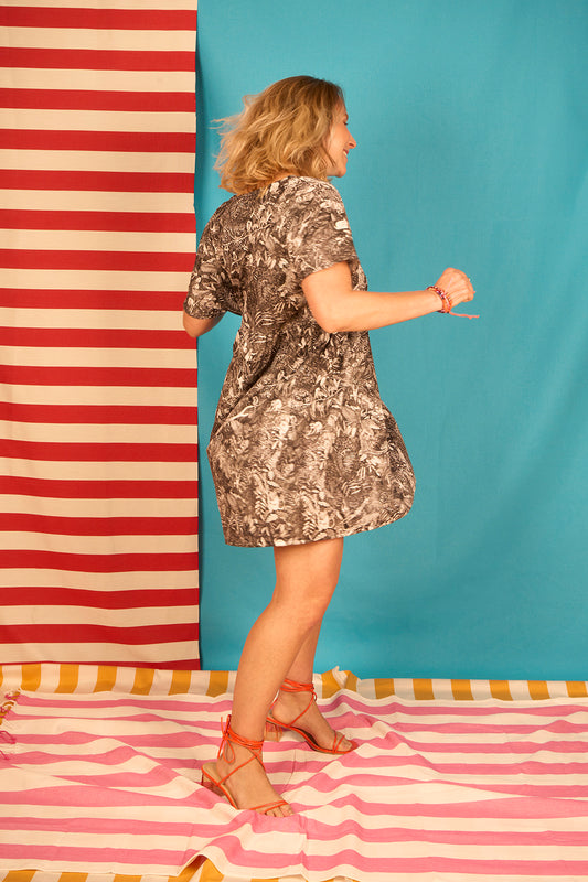 Robe courte ample et confort "Canicule" motif Sauvage