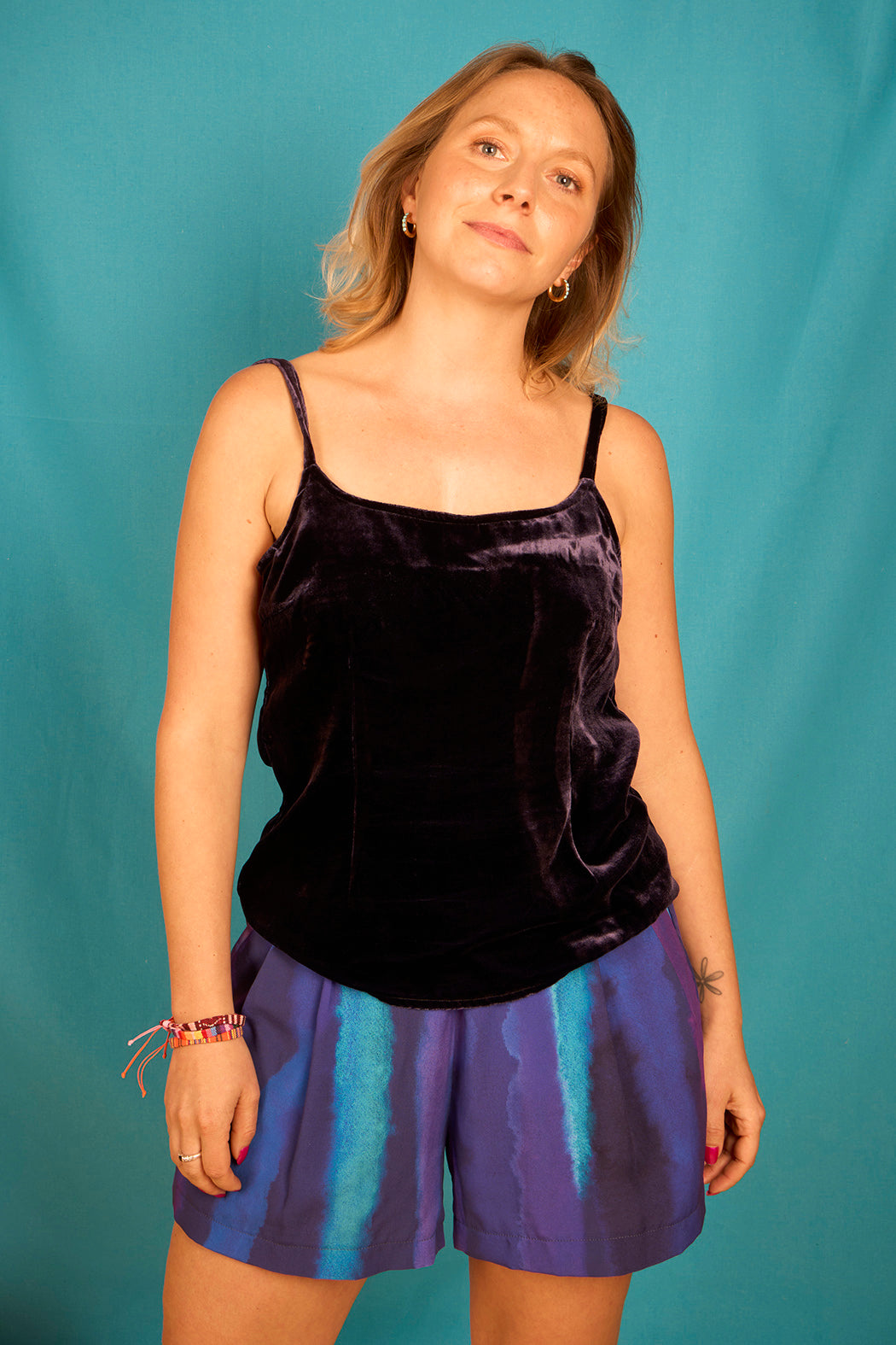 Caraco sensuel fines bretelles en velours de soie