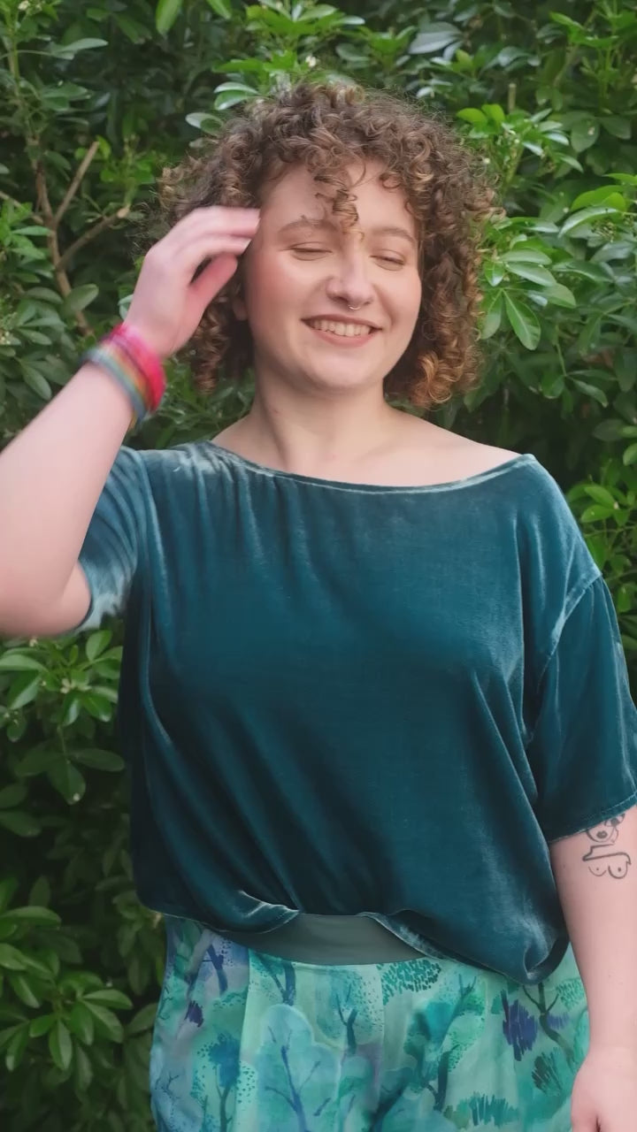 T-shirt marinière ultra confort et richement chic en velours de soie