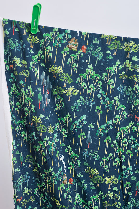 Tissu écoresponsable au mètre "Maison dans la forêt"