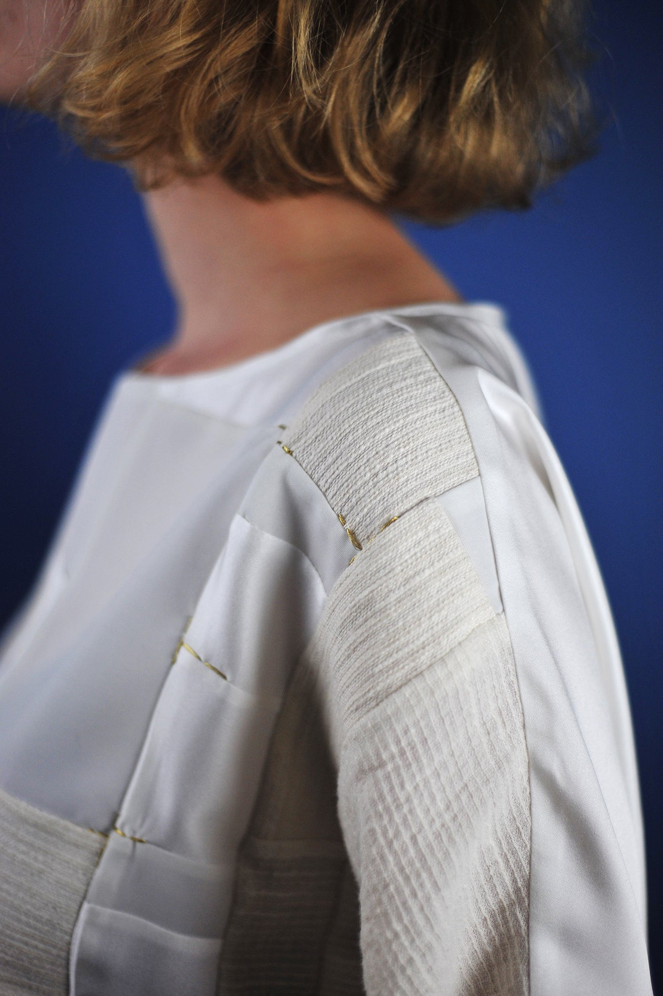 Top minuit* patchwork blanc kintsugi souligné d'or
